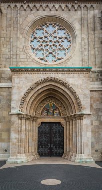 Matthias Church ana girişi, Budapeşte, Macaristan.