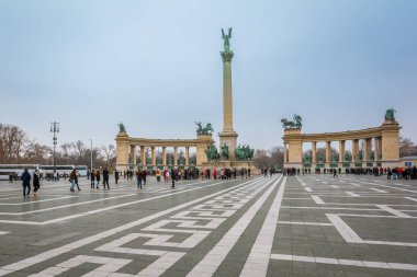 Bir kış sabahı Kahramanlar Meydanı, Budapeşte