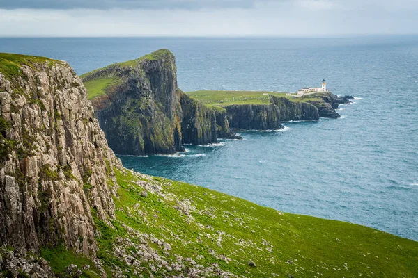 Vista Panorámica Del Faro Acantilados Neist Point Isla Skye Escocia —  Fotos de Stock