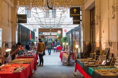 Budapeşte 'de Gozsdu Udvar yaya Galerisi, Noel sırasında, Aralık-18-2016
