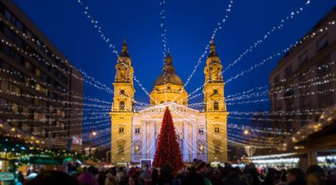 Noel pazarı-Saint Stephen Basilica Square, Budapeşte, Macaristan