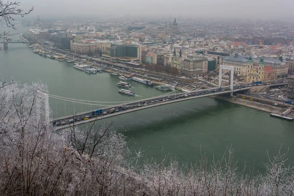 Вид Мост Элизабет Холма Геллерт Снежным Декабрьским Утром Будапешт — стоковое фото