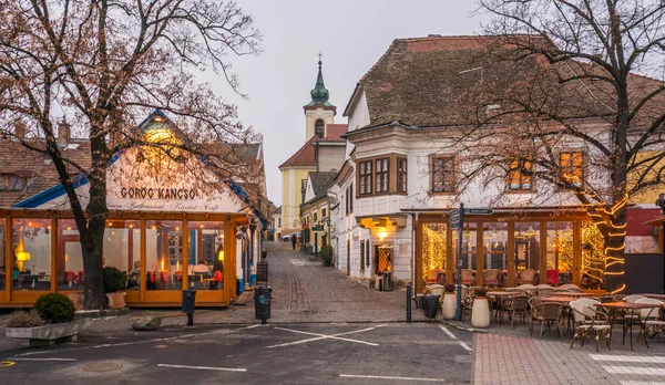 ハンガリー ブダペスト近郊のドナウ川沿いの小さな町 クリスマスの Szentendre — ストック写真