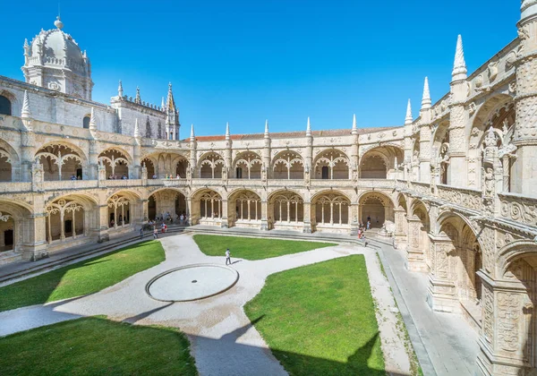 Jeronimos Manastırı 'nda manastır manzarası, Lizbon, Portekiz.