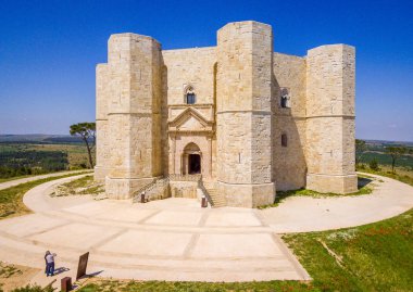 Castel del Monte, Puglia 'da ünlü ortaçağ kalesi, Güney Italya.