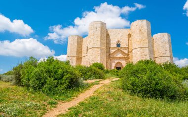 Castel del Monte, Puglia 'da ünlü ortaçağ kalesi, Güney Italya.