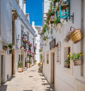 Locorotondo, bari Province, Apulia, Güney Italya manzaralı manzara.