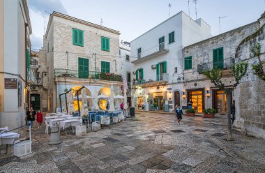 Monopoli, bari Eyaleti, Apulia, Güney Italya manzaralı yaz görüş.