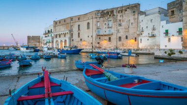 Eski Liman Monopoli at Sunset, bari Province, Puglia (Apulia), Güney Italya.
