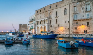Eski Liman Monopoli at Sunset, bari Province, Puglia (Apulia), Güney Italya.