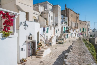 Monopoli, bari Eyaleti, Apulia, Güney Italya manzaralı yaz görüş.