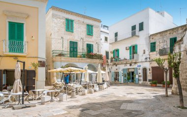 Monopoli, bari Eyaleti, Apulia, Güney Italya manzaralı yaz görüş.