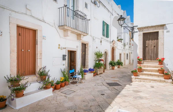 Locorotondo, bari Province, Apulia, Güney Italya manzaralı manzara.