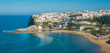 Peschici, Foggia Eyaleti, Puglia, Italya manzaralı.