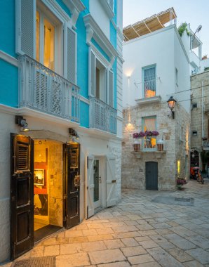 Polignano a Mare akşam, bari Province, Apulia, Güney Italya.