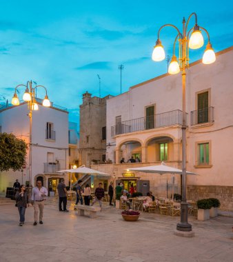 Polignano a Mare akşam, bari Province, Apulia, Güney Italya.