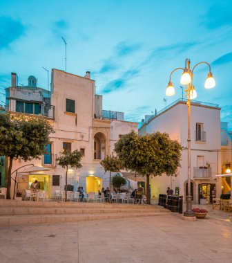 Polignano a Mare akşam, bari Province, Apulia, Güney Italya.