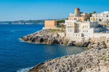 Santa Cesarea Terme, Lecce Eyaleti, Puglia, Güney Italya panoramik görüş.