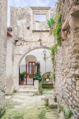 Vico Garganico, Foggia eyaletinde eski kırsal köy, Puglia, Italya manzaralı manzara.