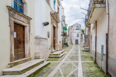 Vico Garganico, Foggia eyaletinde eski kırsal köy, Puglia, Italya manzaralı manzara.
