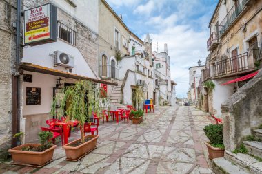 Vico Garganico, Foggia eyaletinde eski kırsal köy, Puglia, Italya manzaralı manzara.