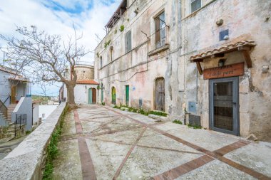 Vico Garganico, Foggia eyaletinde eski kırsal köy, Puglia, Italya manzaralı manzara.