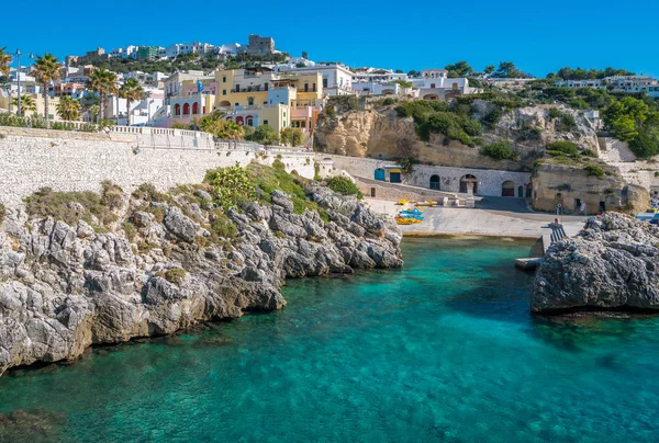 Puglia, Italya Salento bölgesinde Castro manzaralı manzara.