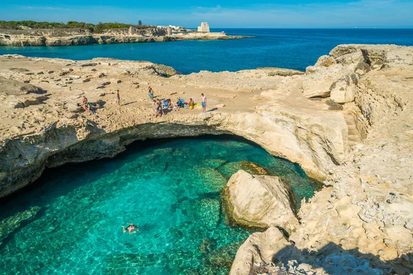 Ünlü Grotta della Poesia, Lecce Eyaleti, Puglia 'nın Salento bölgesinde, Güney Italya.