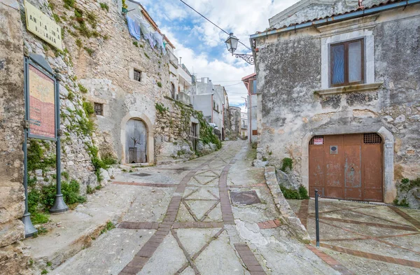 Vico Garganico, Foggia eyaletinde eski kırsal köy, Puglia, Italya manzaralı manzara.