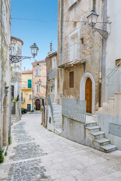 Vico Garganico, Foggia eyaletinde eski kırsal köy, Puglia, Italya manzaralı manzara.