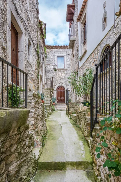 Vico Garganico, Foggia eyaletinde eski kırsal köy, Puglia, Italya manzaralı manzara.