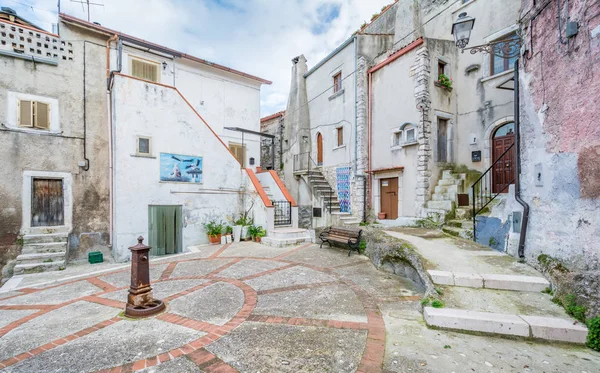 Vico Garganico, Foggia eyaletinde eski kırsal köy, Puglia, Italya manzaralı manzara.