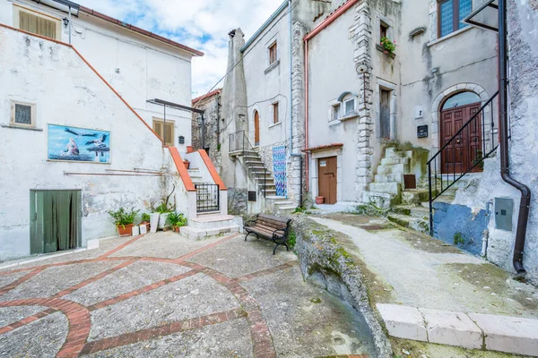 Vico Garganico, Foggia eyaletinde eski kırsal köy, Puglia, Italya manzaralı manzara.