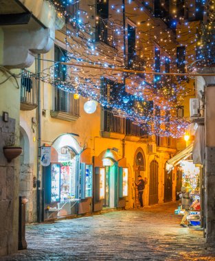 Muhteşem sanatçı ışıkları (Luci d 'Artista), Noel saatinde Salerno 'da. Campania, Italya.