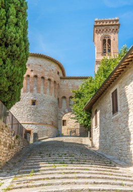 İtalya'nın Umbria bölgesinde Perugia yakınlarındaki pastoral Corciano köyü.