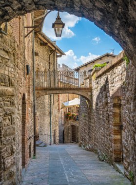 Gubbio'da manzara, Perugia eyaletindeki ortaçağ kasabası, Umbria, orta İtalya.