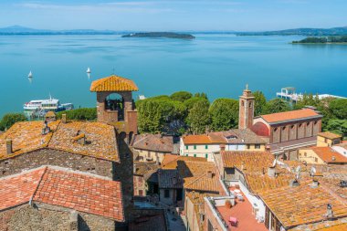 Passignano sul Trasimeno, Trasimeno Gölü'ne bakan pastoral köy. Umbria, İtalya.