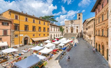 Todi, Perugia eyaletinde güzel bir kasaba, Umbria, orta İtalya. Temmuz-20-2018