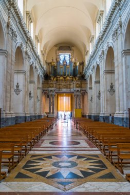 Catania'daki Saint Agatha Duomo'da ana nef. Sicilya, Güney İtalya. Temmuz-02-2018