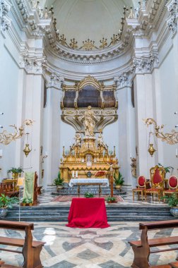 Catania Kilisesi Badia di Sant'Agata Aziz Agatha heykeli ile Altar, Sicilya, İtalya. Temmuz-15-2018