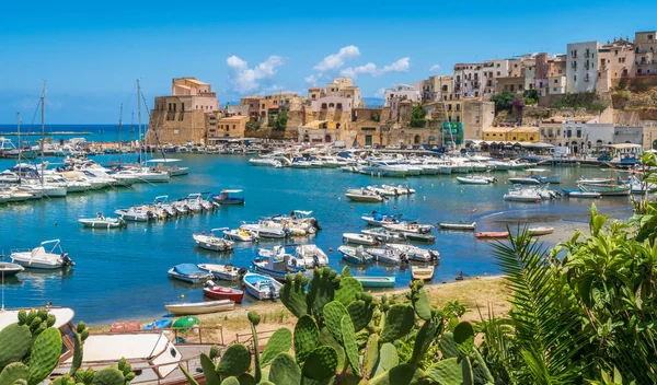Castellammare del Golfo Panoramik görme, Trapani yakınlarındaki güzel köy, Sicilya, İtalya.