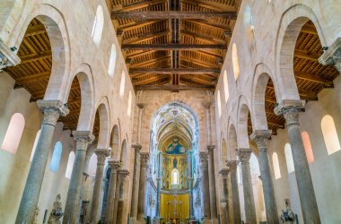 Muhteşem Cefalu Katedrali'nin kapalı manzarası. Sicilya, Güney İtalya. Temmuz-02-2018