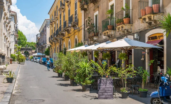 Bir yaz sabahı Catania'da manzara manzarası. Sicilya, Güney İtalya. Temmuz-02-2018