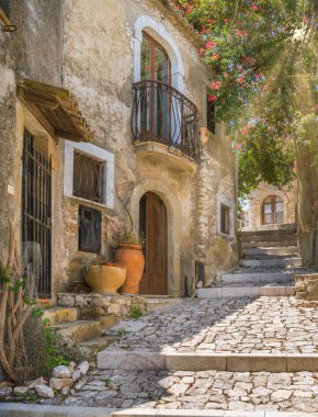 Forza d'Agr manzaralı, Messina eyaletinin pitoresk kasabası, Sicilya, Güney İtalya.