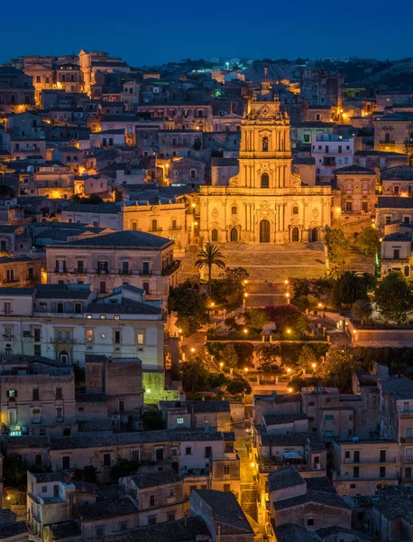 日没時のモディカ シチリアのイタリア地域でラグーザ州の素晴らしい都市 シチリア — ストック写真