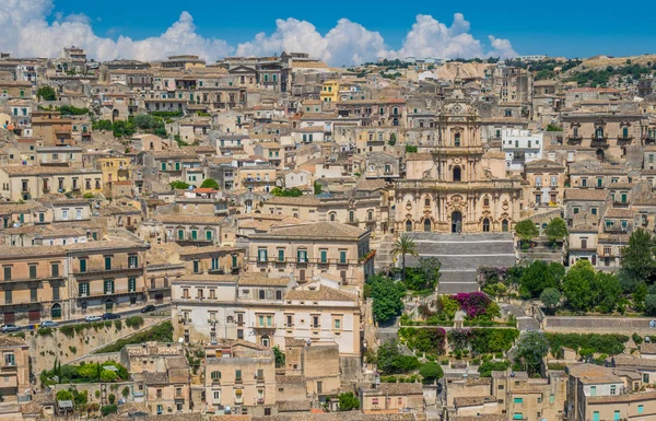 Modica panoramik görünümü, Ragusa eyaletinin şaşırtıcı şehir, Sicilya İtalyan bölgesinde (Sicilya).