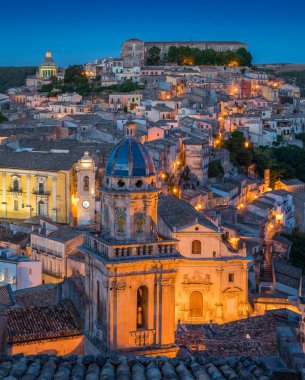 Ragusa Ibla akşam, Sicilya (Sicilya), güney İtalya.