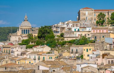 San Giorgio Duomo kubbesi ile Ragusa Ibla panoramik görünümü. Sicilya (Sicilya), Güney İtalya.
