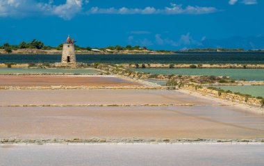 Marsala ve Trapani, Sicilya yakınlarındaki 