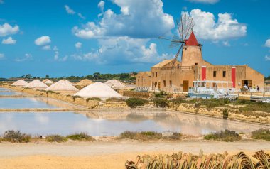 Marsala ve Trapani, Sicilya yakınlarındaki 